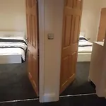 Apartment Spacious 2 Bed Next To Bae With Bath *